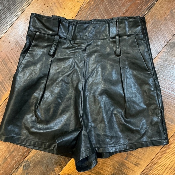 Idem Ditto Faux Leather High-Waisted Shorts Black Size S - Picture 3 of 5